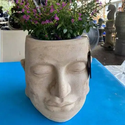 Ethans Courtyard and Patio | Statue Planter